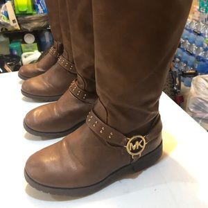 Girls boots